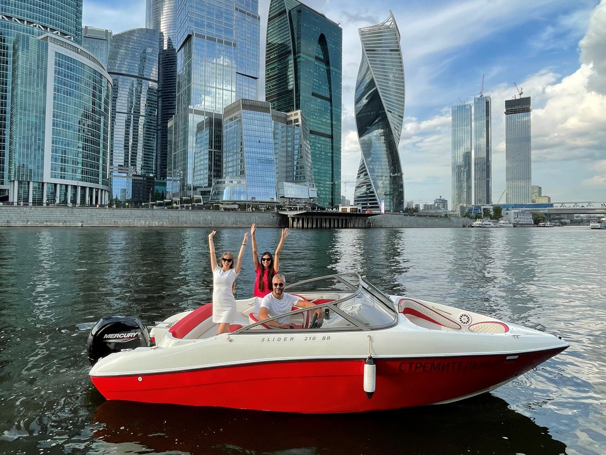 Большое путешествие по Москве-реке на катере