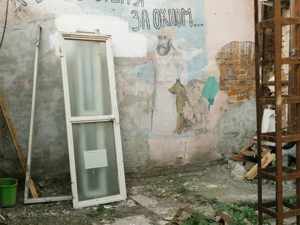 Городские легенды Екатеринбурга: панк-рок-скоморох Старик Букашкин и уличное искусство - фото 3