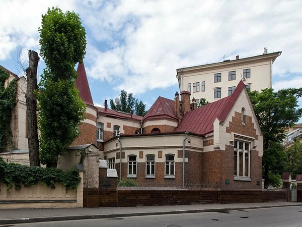 Готические замки Маргариты на Патриарших - фото 3