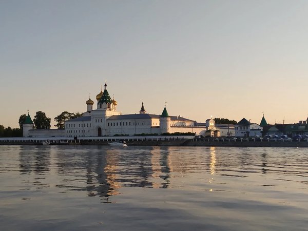 На катере — по следам императорской иконы в Костроме - фото 1
