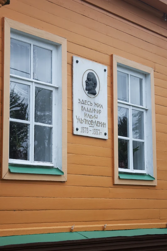По Ульяновску — на автомобиле в стиле ретро