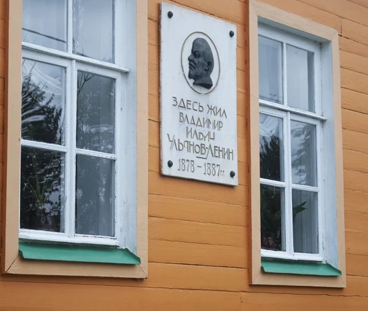По Ульяновску — на автомобиле в стиле ретро