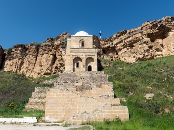 Средневековый Азербайджан: мавзолей Дири Баба и деревня Лагич - фото 2
