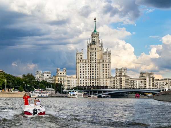 Индивидуальная прогулка по Москве‑реке на катере «Толстый»