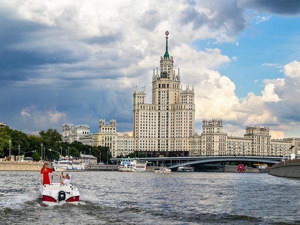 Индивидуальная прогулка по Москве‑реке на катере «Толстый» - фото 1