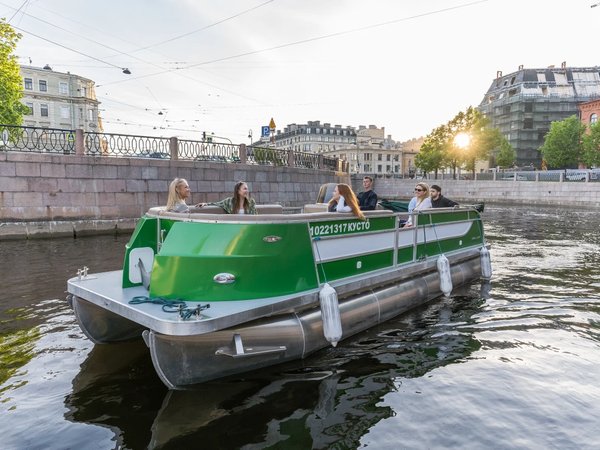 Индивидуальная прогулка по каналам Петербурга - фото 1
