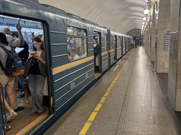 Петербургский метрополитен: обзорная экскурсия по историческим станциям метро - фото 1