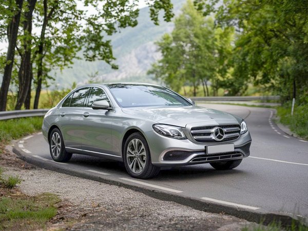 Трансфер из аэропорта в Сочи на автомобиле Mercedes-Benz E-Class - фото 1
