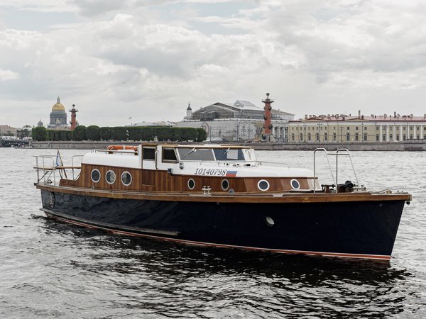 Волшебный Петербург: водная прогулка на ретро-катере