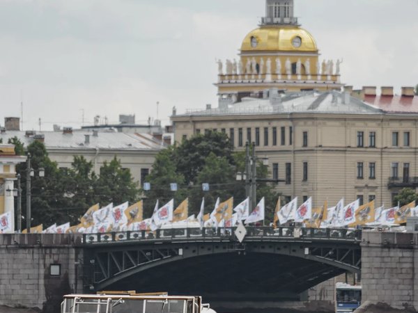 Волшебный Петербург: водная прогулка на ретро-катере - фото 3