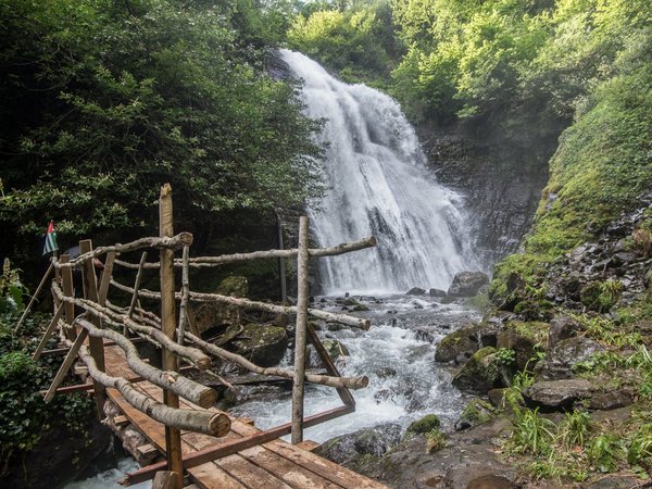 Неизведанная Абхазия: водопады, гейзеры и шахтерский посёлок - фото 2
