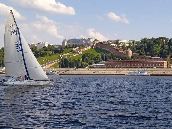Нижний Новгород под алыми парусами: речная прогулка с обзорной экскурсией - фото 2