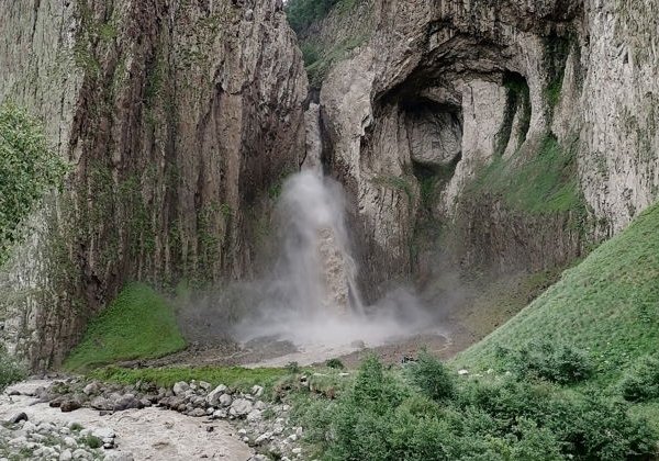 Урочище Джилы-су: одна из самых живописных дорог в России  - фото 1