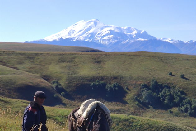 Фото экскурсии - Однодневный тур: Медовые водопады, гора Кольцо, перевал Гумбаши и древний храм X века - 12