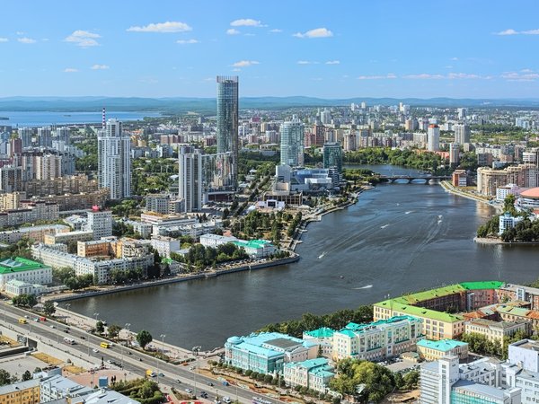 Екатеринбург — завод среди городов и город среди заводов