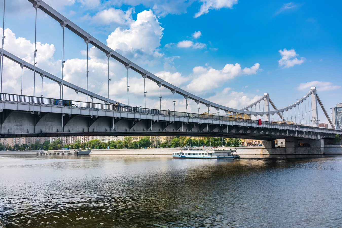 На теплоходе от Крымского моста до Москва-Сити