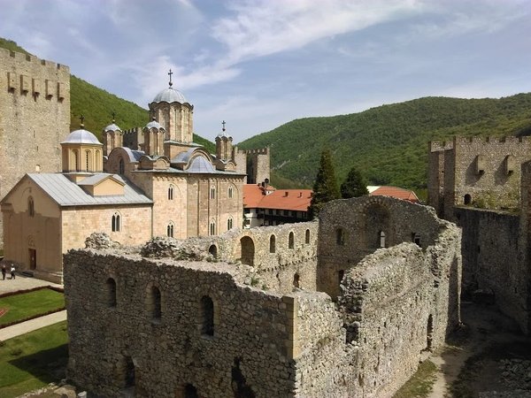 Крепость-монастырь Манасия и Ресавская пещера за 1 день - фото 1
