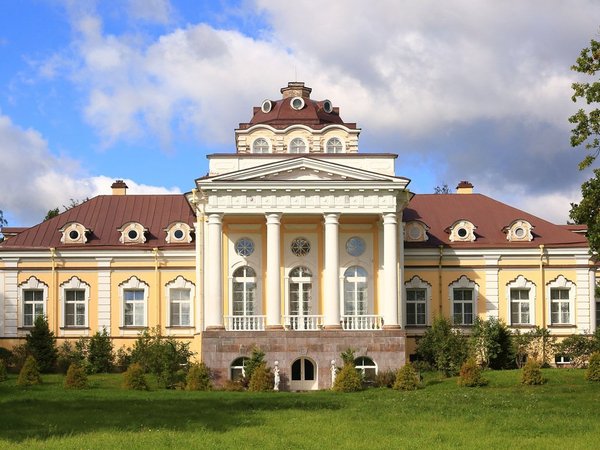 В старинные усадьбы — из Петербурга