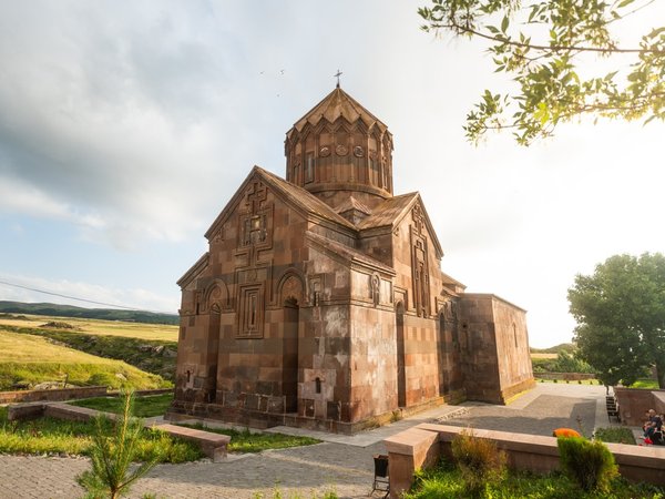 Святыни Эчмиадзина и храм Звартноц: духовное наследие Армении - фото 4
