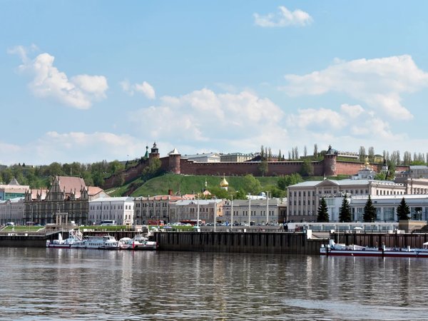 Царственно поставленный город: водная прогулка с гидом (по будням) - фото 4