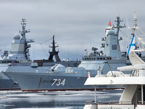Военно-морской Кронштадт: «Риф», подлодка и «Остров фортов» — из Санкт-Петербурга