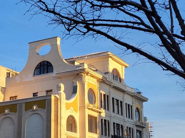 В переулок сходи Трёхпрудный — душу моей души...