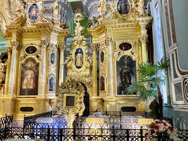 Петропавловская крепость: собор, тюрьма и старинные стены - фото 2