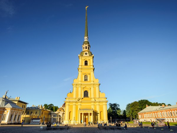 Петропавловская крепость: собор, тюрьма и старинные стены