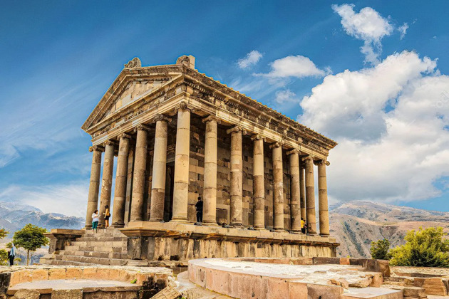 Фото - экскурсия: Наследие античности и святыня в скале