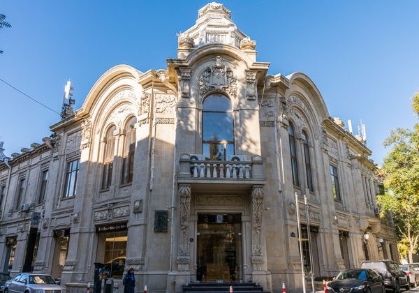 Древний Баку и пылающие небоскребы - фото 1