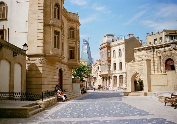 Древний Баку и пылающие небоскребы - фото 2