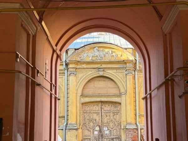 Любовь и кровь на Миллионной в Петербурге - фото 1