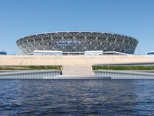От набережной к ГЭС: панорамы Волгограда с борта катера - фото 4