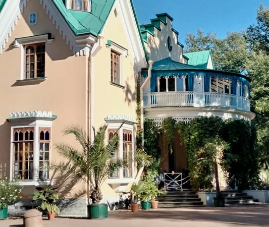 Готика в Петергофе: парк «Александрия»