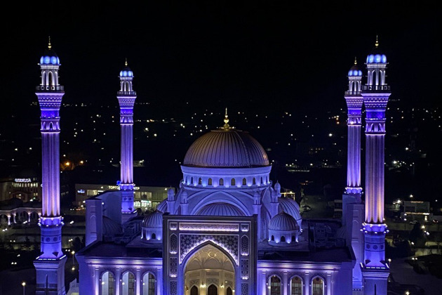 Фото - экскурсия: Завораживающая иллюминация ночного Грозного