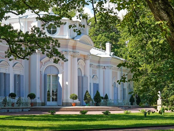 Петергоф и Ораниенбаум: история, что зашифрована в архитектуре - фото 1