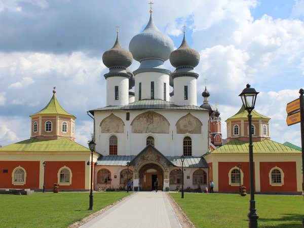 В древний Тихвин и Старую Ладогу из Санкт-Петербурга - фото 1