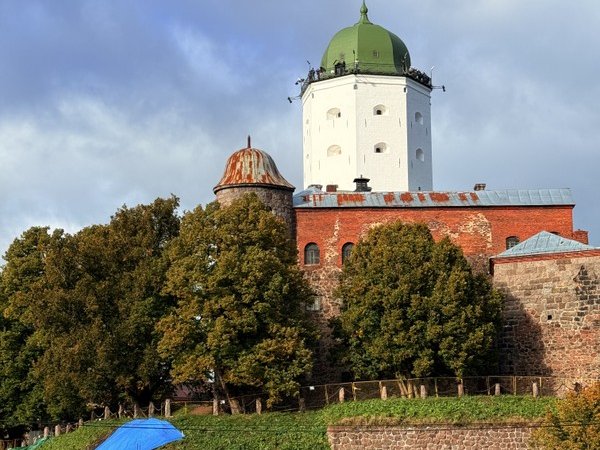 Из Петербурга — в старинный Выборг