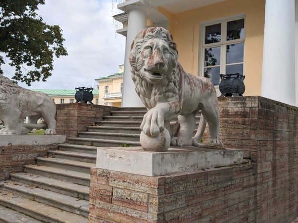 В усадьбу Марьино из Петербурга
