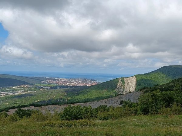 Мегалиты, спрятанные на горе Нексис в Геленджике - фото 2