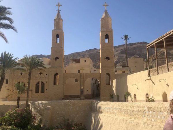 1150 ступеней к святыне: паломничество в монастыри Святого Павла и Антония - фото 1