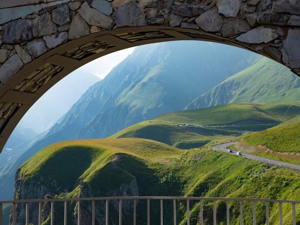 Великолепие Казбеги: путешествие по Военно-Грузинской дороге - фото 1