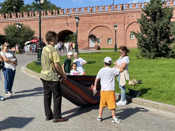 Взламывая шифр города. Необычная экскурсия для детей и их родителей по Александровскому саду - фото 4