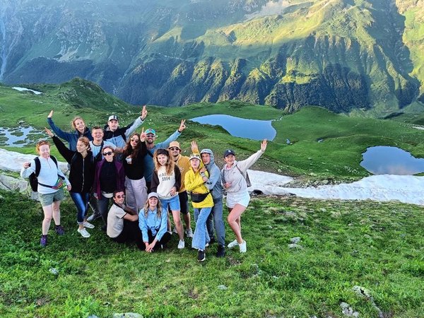 Выезд в Абхазию 2 в 1: отдых на пляже и треккинг по альпийским лугам