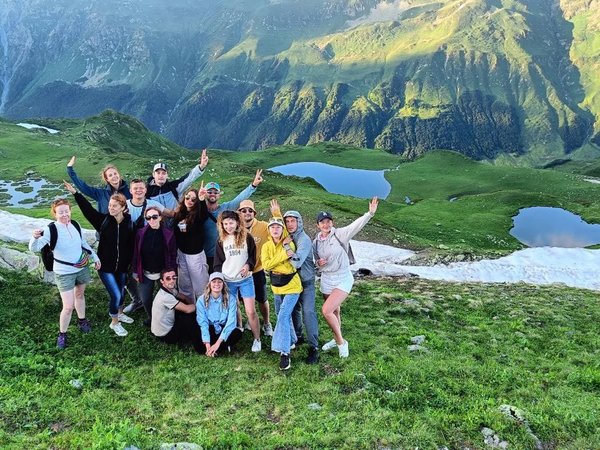 Выезд в Абхазию 2 в 1: отдых на пляже и треккинг по альпийским лугам - фото 1