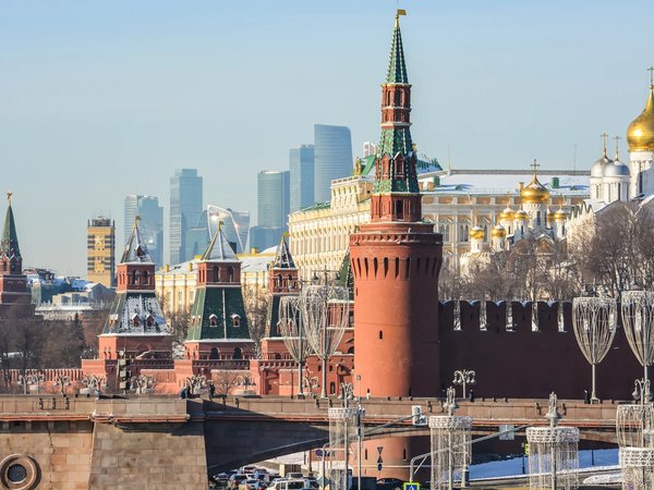 Обзорная экскурсия по Москве с посещением Кремля (билеты включены)