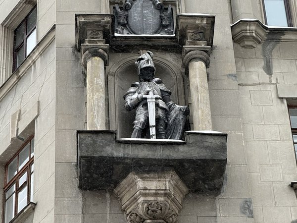 Арбатский бестиарий, истории дореволюционных миллионеров и стрит-арт - фото 1