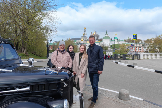 Фото - экскурсия: Обзорная костюмированная экскурсия по Сергиеву Посаду на ретро-авто Восток