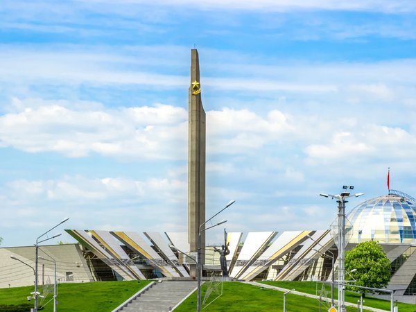 Обзорная автомобильная экскурсия «Минск — город-герой» - фото 1