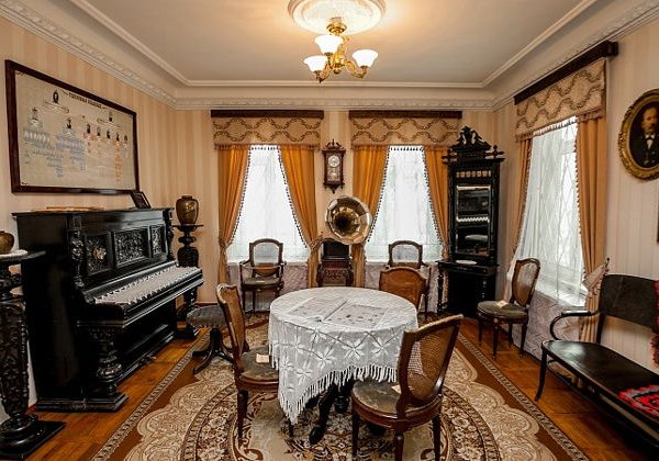 Исторический променад по Приморским музеям + дегустация вина с профессиональным сомелье в красивом пространстве - фото 3